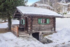 Exterior - Apartment "Ciasa Christina - Attic" with Wi-Fi, Balcony & Mountain View (Moena)