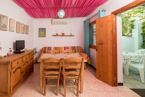 Dining - Romantic Holiday Home "Casa de Gertrudis" near the Beach (El Palmar)