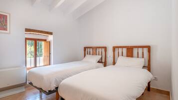 3 chambres, fer et planche à repasser, Wi-Fi gratuit, draps fournis