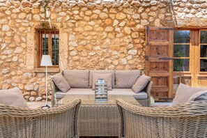 Property grounds - Secluded Villa with Pool, Wi-Fi, Air Conditioning and Terrace; Parking available (Alaró)