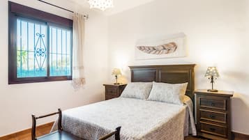 3 quartos, ferros/tábuas de passar roupa, Wi-Fi de cortesia