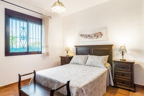 3 bedrooms, iron/ironing board, free WiFi, bed sheets