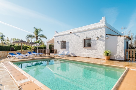 Pool. Cosy Holiday Home with Pool - Casa del Estanque