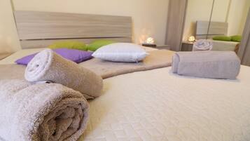 2 bedrooms, iron/ironing board, bed sheets