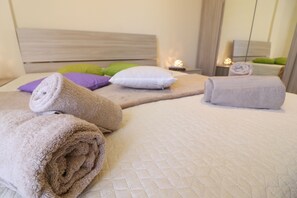 2 habitaciones, tabla de planchar con plancha y ropa de cama 