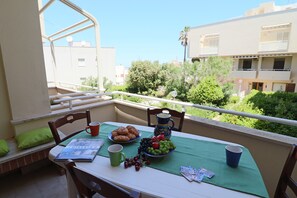 Outdoor dining - Casa Vacanze "Nicole" with Balcony and Perfect Location (Otranto)
