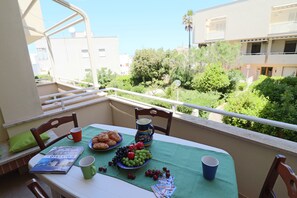 Outdoor dining - Casa Vacanze "Nicole" with Balcony and Perfect Location (Otranto)