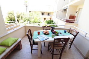 Outdoor dining - Casa Vacanze "Nicole" with Balcony and Perfect Location (Otranto)
