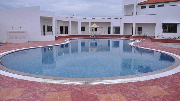 Kolam renang outdoor