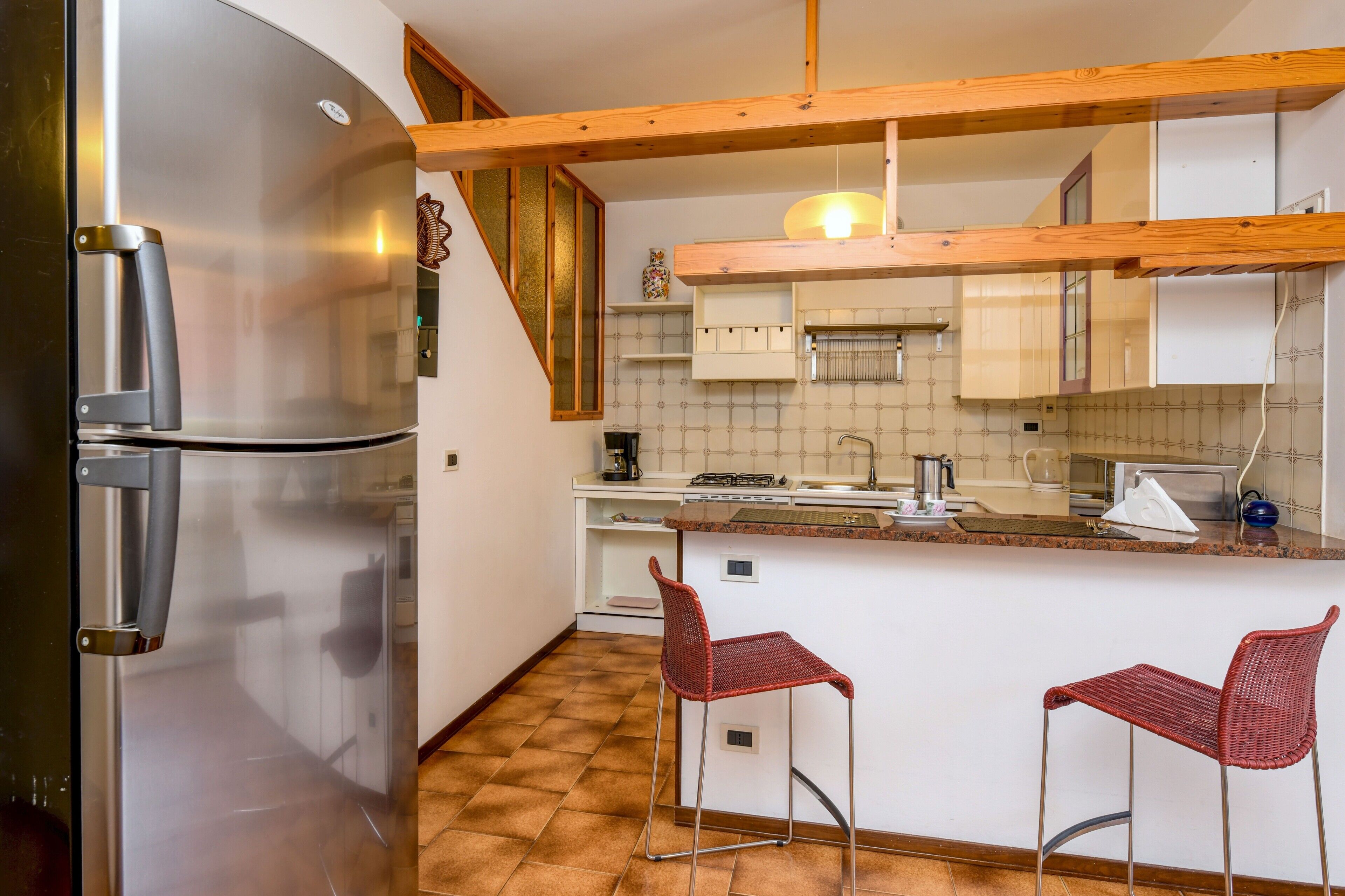 Kühlschrank, Mikrowelle, Herdplatte, Geschirrspüler