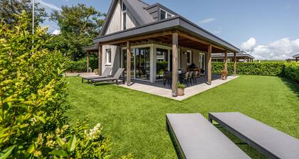 Villa „Casa Bos Schotsman Wellness“ mit Seeblick, Privatterrasse und WLAN