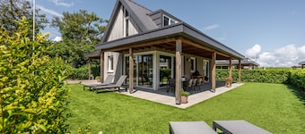Villa 'Casa Bos Schotsman Wellness' with Private Terrace, Jacuzzi and Wi-Fi