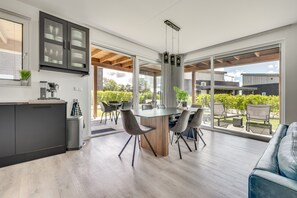 Dining - Villa 'Casa Bos Schotsman Wellness' with Lake View, Private Terrace and Wi-Fi (Kamperland)