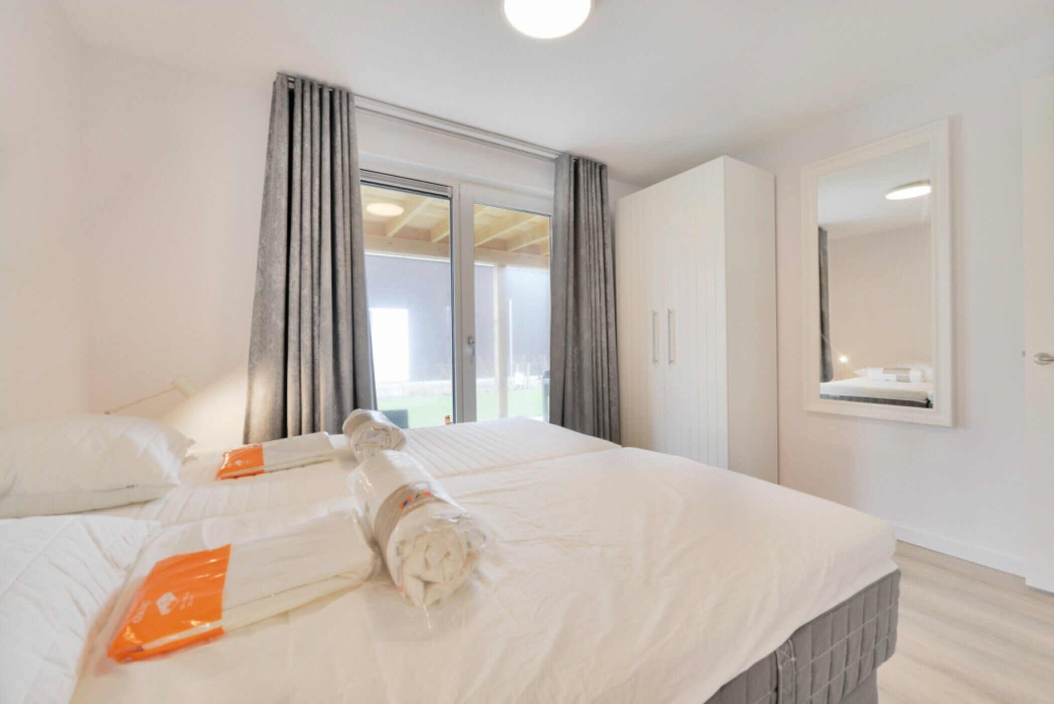 3 slaapkamers, een strijkplank/strijkijzer, gratis wifi, beddengoed