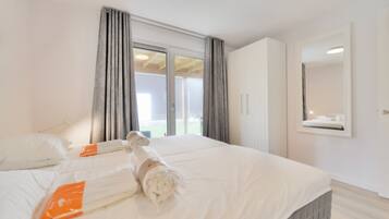 3 slaapkamers, een strijkplank/strijkijzer, gratis wifi, beddengoed