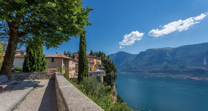 Stunning Nature & Historic Centre - Liver 203