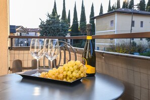 Outdoor dining - Mountain Views in Historic Centre - Liver 201 (Pieve di Tremosine sul Garda BS)