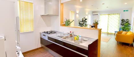 Private Vacation Home | Private kitchen | Fridge, microwave, stovetop, cookware/dishes/utensils