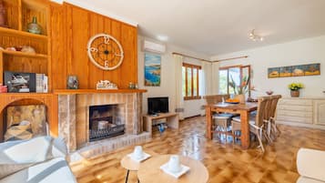 TV, fireplace, DVD player, stereo