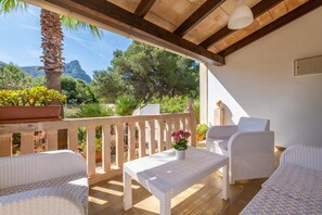 Terrace/patio - Air-Conditioned Holiday Home with Pool, Garden, Terrace & Wi-Fi (Colonia de Sant Pere)