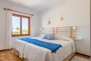 3 chambres, fer et planche à repasser, Wi-Fi gratuit, draps fournis