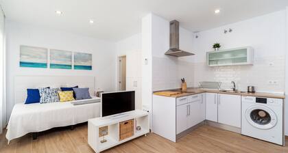 Modern Studio Apartment "Luna" In City Centre Close to Beach with Air Conditioning