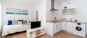 Modern Studio Apartment "Luna" In City Centre Close to Beach with Air Conditioning