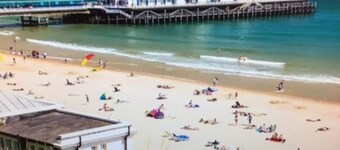 Immaculate 4-bed Apartment in Bournemouth & spa