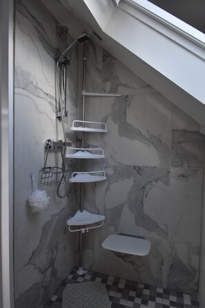Apartment, Multiple Beds | Bathroom