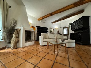 Interior - Mediterranean villa with terrace, garden, Wi-Fi and shared pool (PORTO ROTONDO)