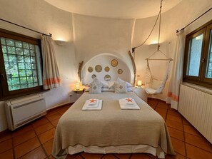 1 habitación, tabla de planchar con plancha, wifi gratis y ropa de cama 