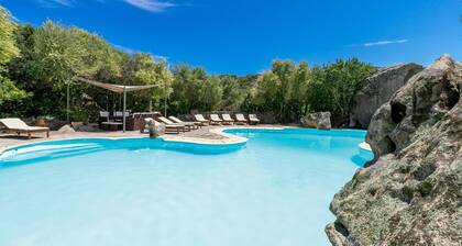 Mediterrane Villa mit Terrasse, Garten, WLAN & gemeinschaftlichem Pool