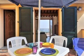 Outdoor dining - In good location and with sea view - Casa Consuelo - Appartamento 2 (Capoliveri)