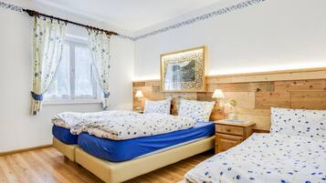 2 bedrooms, iron/ironing board, free WiFi, bed sheets