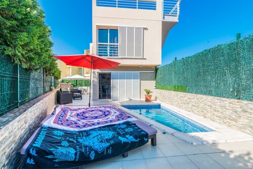 Holiday Home 'Rotonda De Aucanada' with Private Pool, Wi-Fi and Air Conditioning