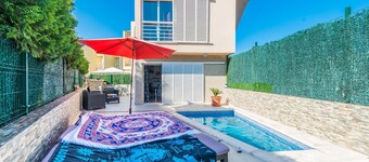 Holiday Home 'Rotonda De Aucanada' with Private Pool, Wi-Fi and Air Conditioning
