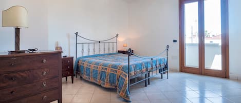 3 bedrooms, bed sheets