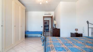 3 bedrooms, bed sheets