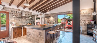 Stunning Villa Son French with Mountain View, Wi-Fi