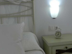 1 bedroom, iron/ironing board, WiFi, bed sheets - Charming Apartment with Pool, Terrace, Air Conditioning and Wi-Fi (Conil)