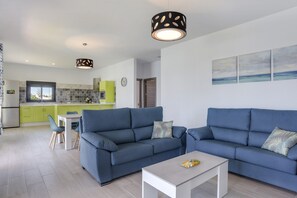 Interior - Modern Holiday Home ''Casa Toria'' with Private Pool, Air Conditioning (Conil de la Fontera)