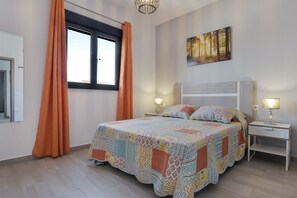 2 bedrooms, iron/ironing board, free WiFi, bed sheets - Modern Holiday Home ''Casa Toria'' with Private Pool, Air Conditioning (Conil de la Fontera)
