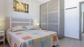 2 bedrooms, iron/ironing board, free WiFi, bed sheets