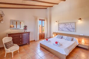 3 chambres, fer et planche à repasser, accès au Wi-Fi (inclus)