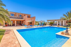 Pool - Fantastic Country House with Pool, Terraces, Garden, Air Conditioning & Wi-Fi (campos)