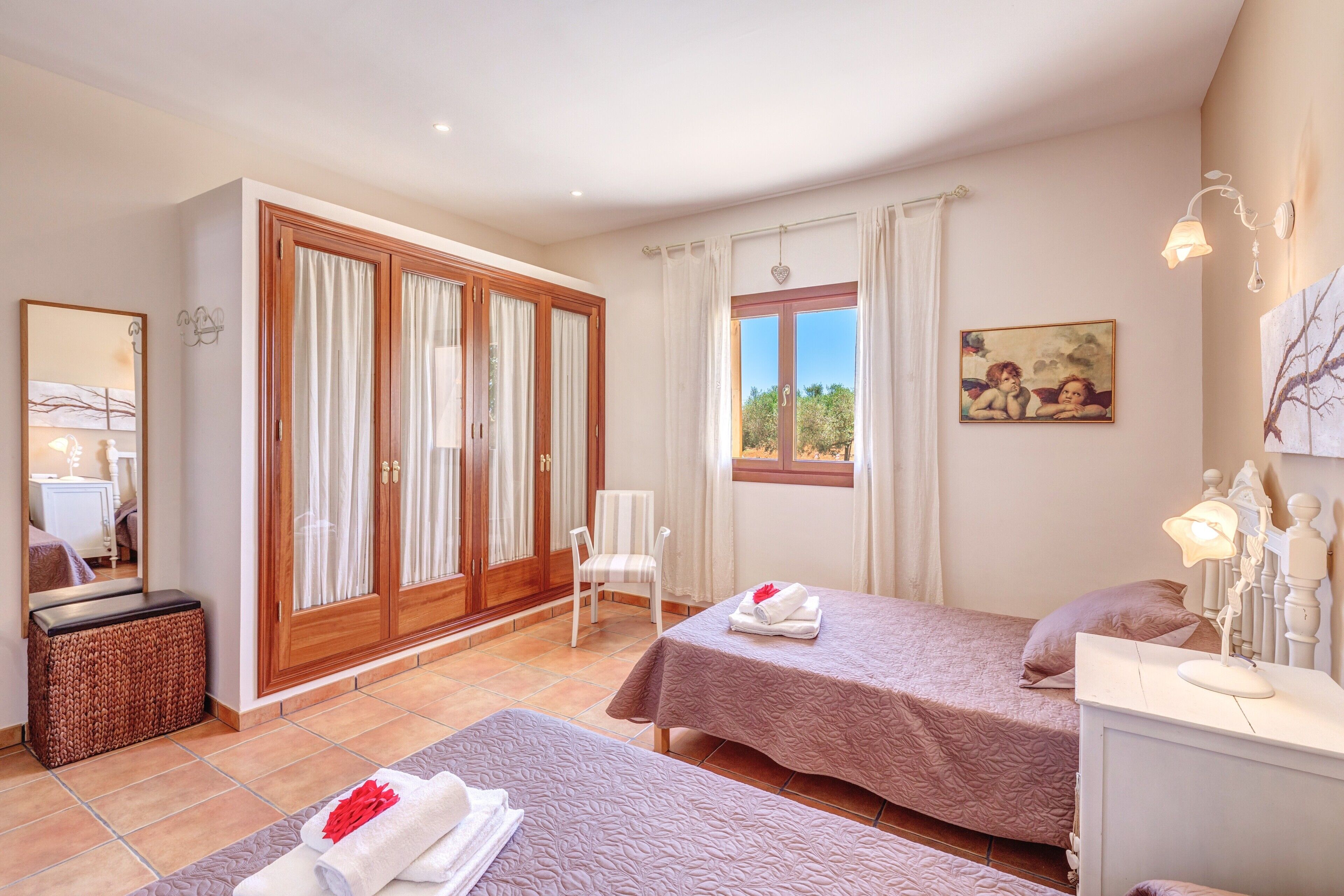 3 dormitorios, tabla de planchar con plancha, wifi gratis y ropa de cama