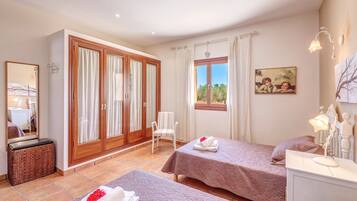 3 dormitorios, tabla de planchar con plancha, wifi gratis y ropa de cama