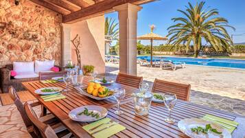 Outdoor dining