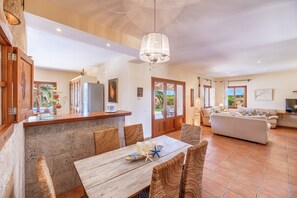 Dining - Fantastic Country House with Pool, Terraces, Garden, Air Conditioning & Wi-Fi (campos)