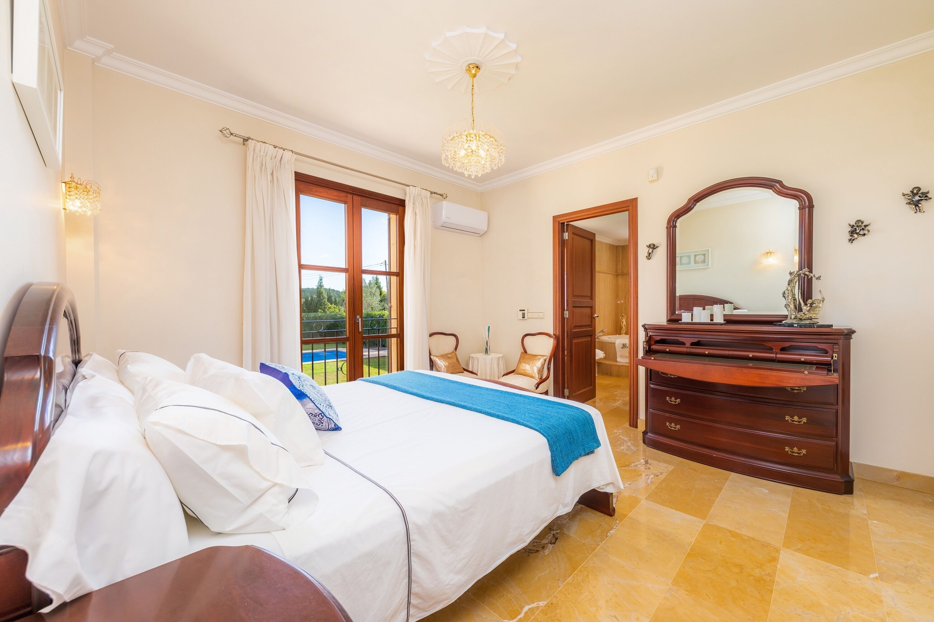 4 dormitorios, tabla de planchar con plancha, wifi gratis y ropa de cama